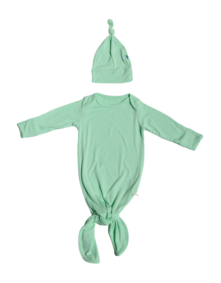 Knotted Layette Gown & Hat Set in Pistachio